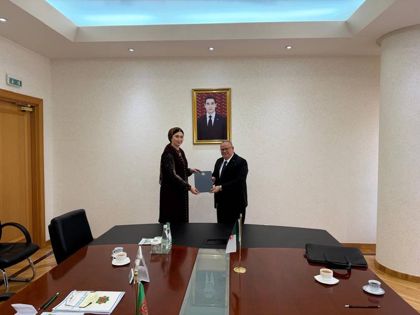 H.E. Mr. GUENNAD presents his credentials in Ashgabat