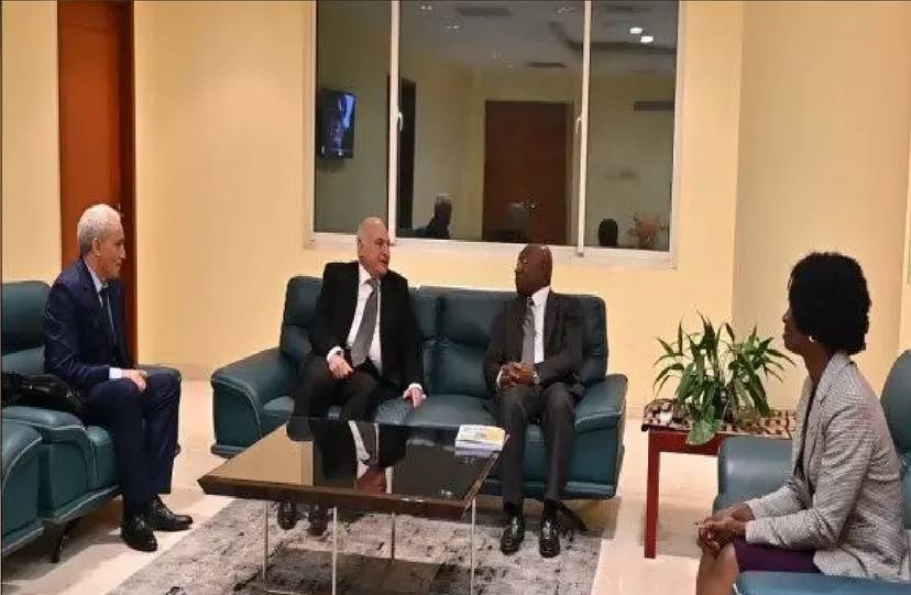 As special envoy of the President of the Republic, the Minister of State, Mr Ahmed Attaf, arrives in the Republic of Congo