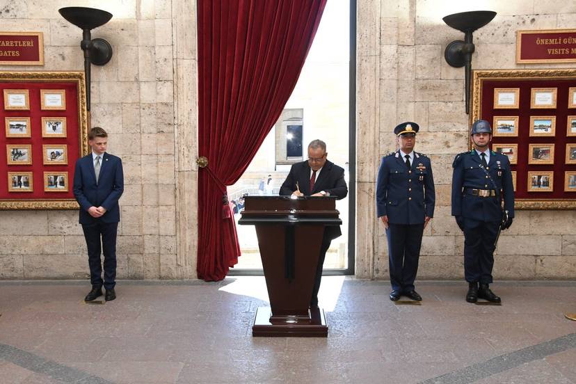 His Excellency the Algerian Ambassador in Ankara, Mr. Boumédiène Guennad, visited the memorial of Mustafa Kemal Atatürk's Mausoleum.