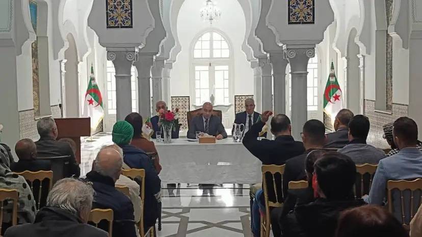 The Secretary of State to the Minister of Foreign Affairs,  Mr. Sofiane Chaib, meets members of the Algerian community in Tunisia