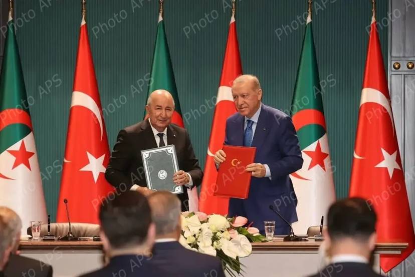 التوقيع على عدة اتفاقيات للتعاون الثنائي بين البلدين